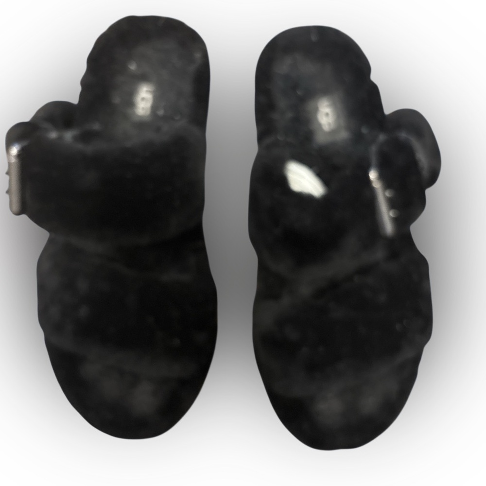 UGG SLIPPERS
